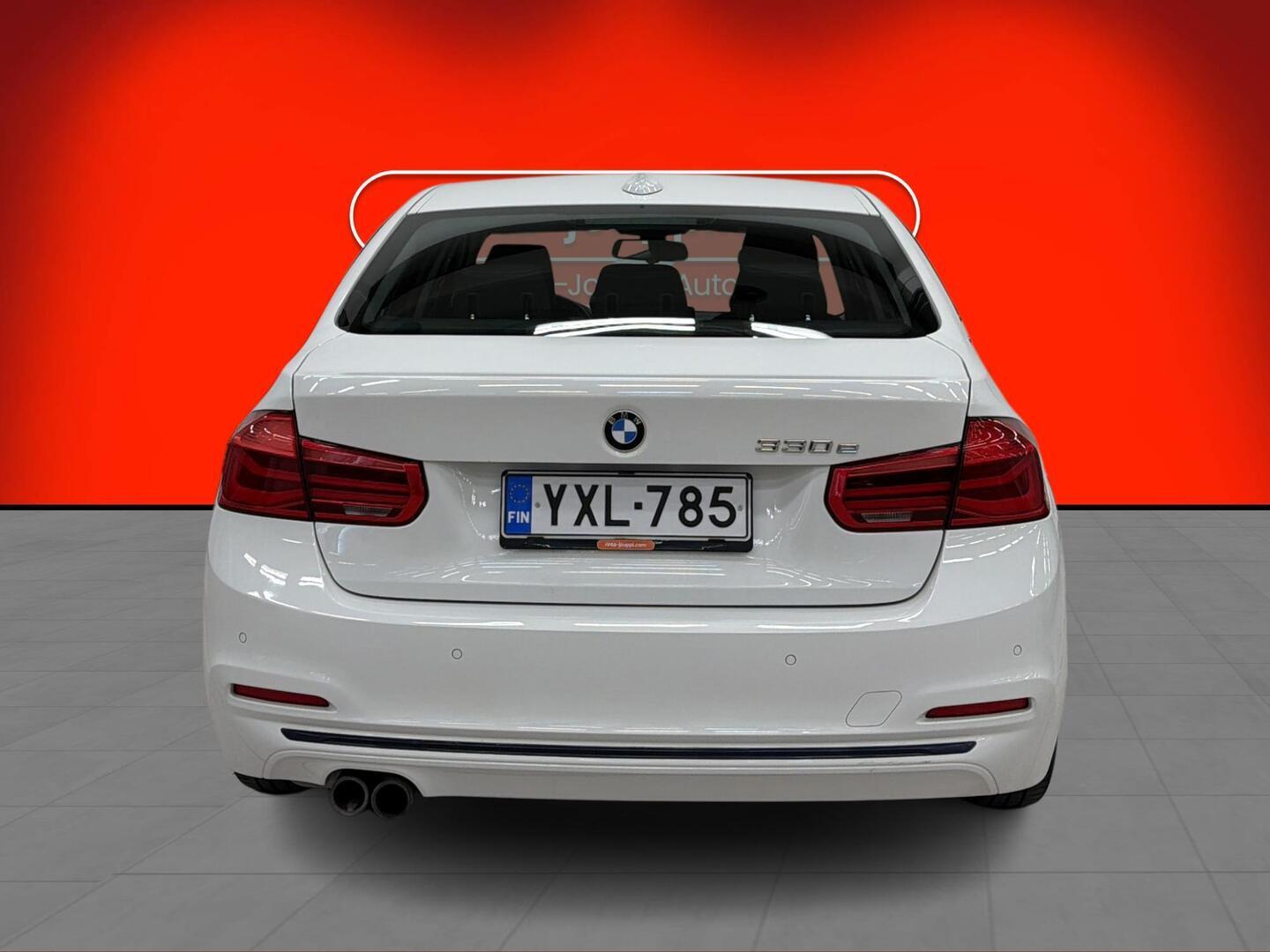 BMW 330 2018