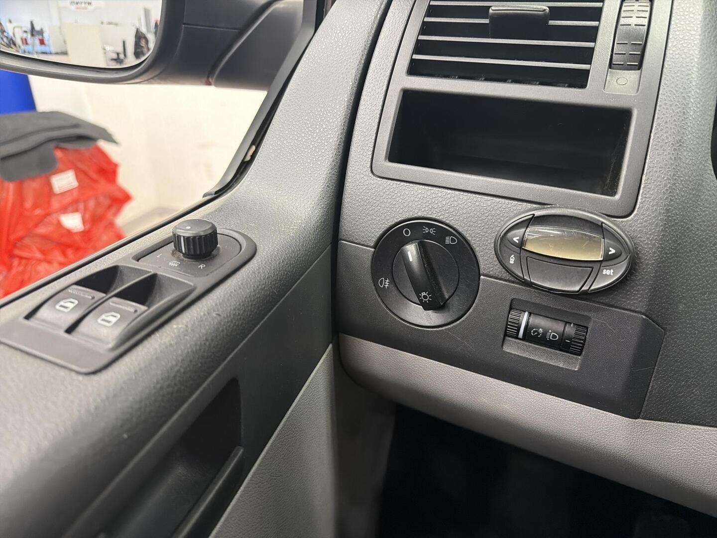 VOLKSWAGEN Transporter 2012