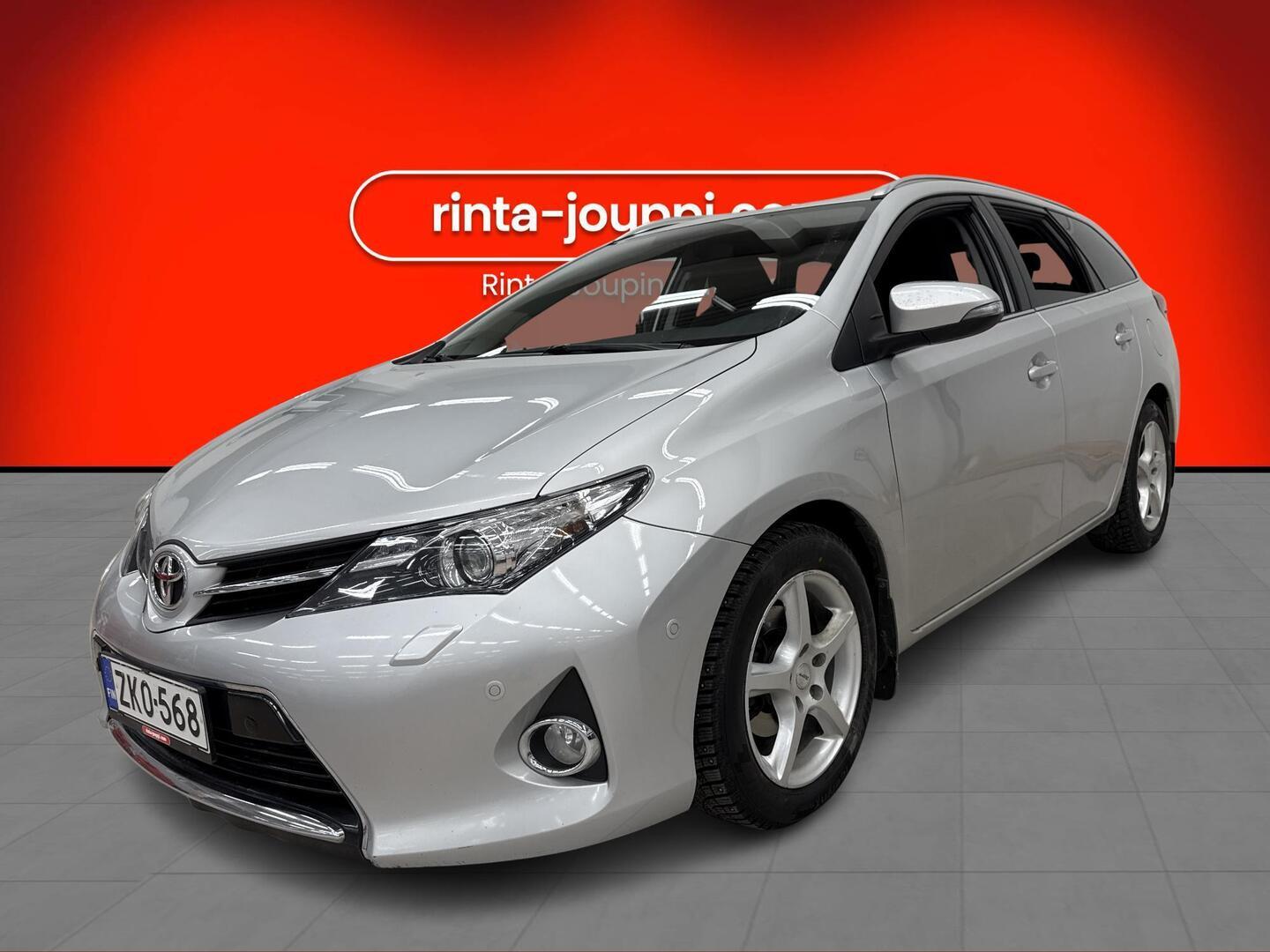 TOYOTA Auris 2015