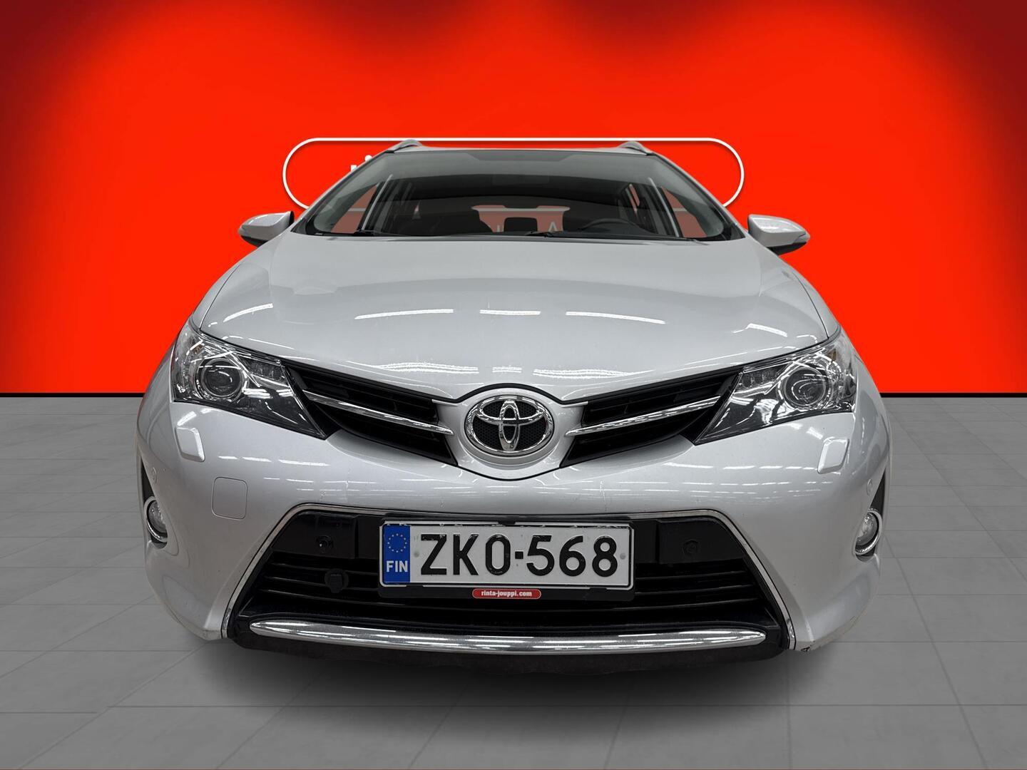 TOYOTA Auris 2015