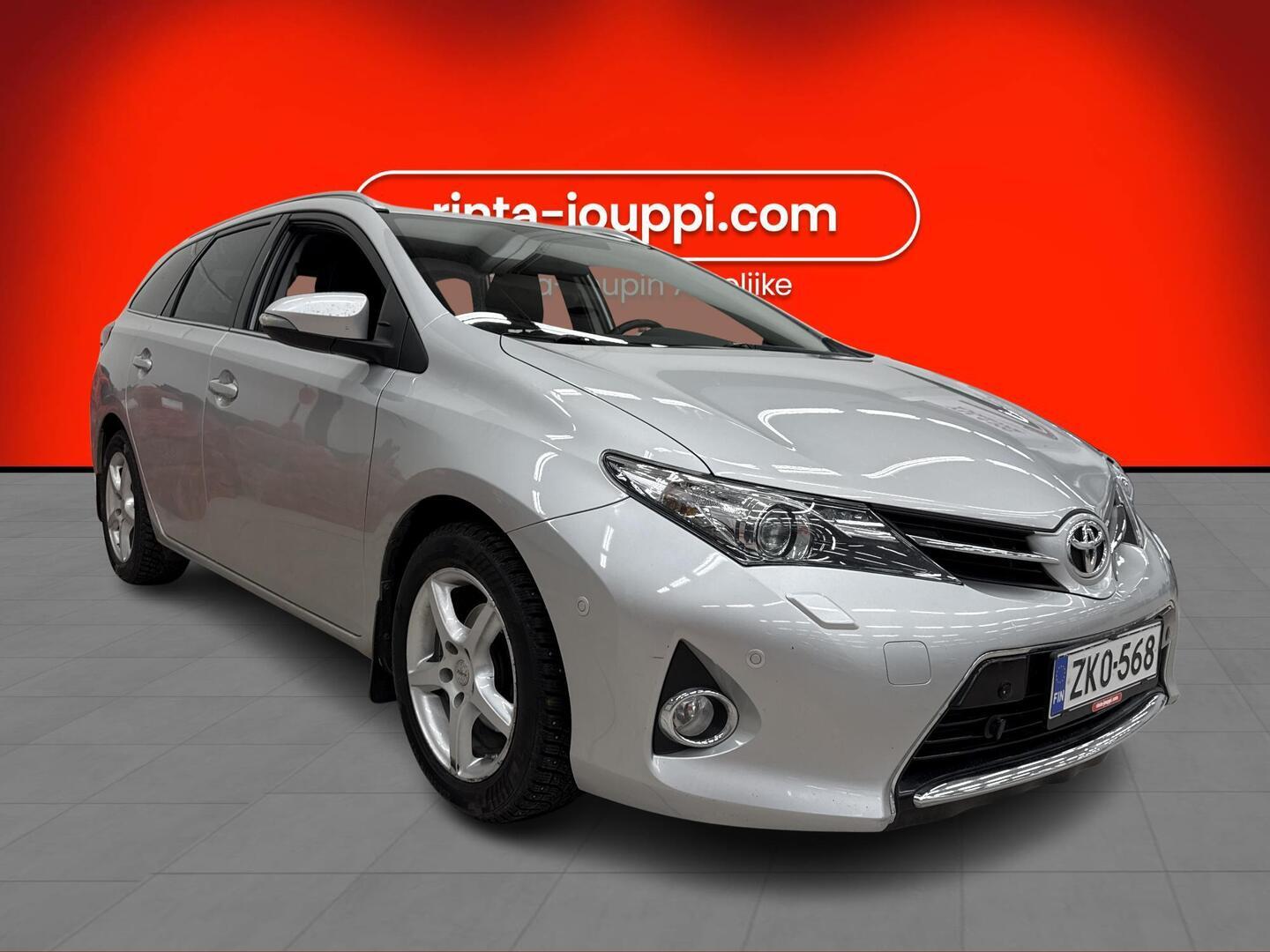 TOYOTA Auris 2015