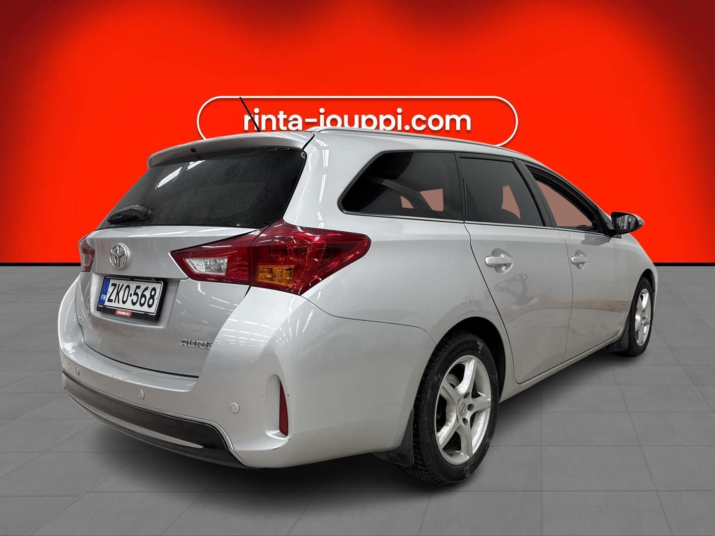 TOYOTA Auris 2015