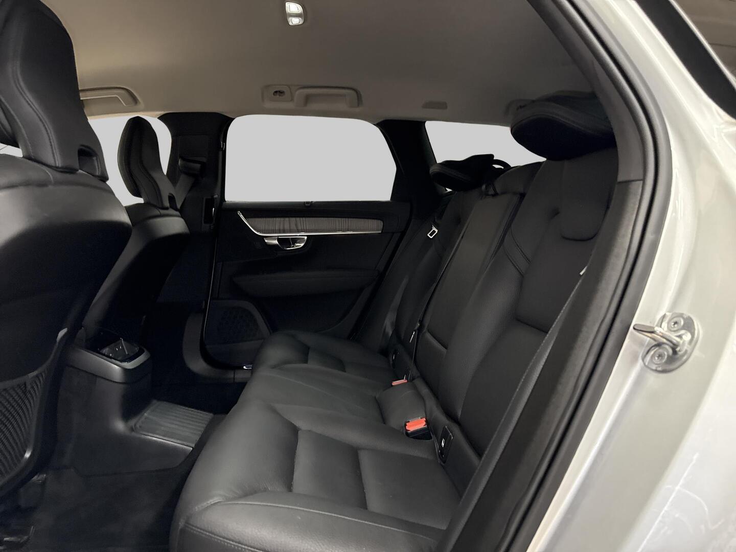 VOLVO V90 2022