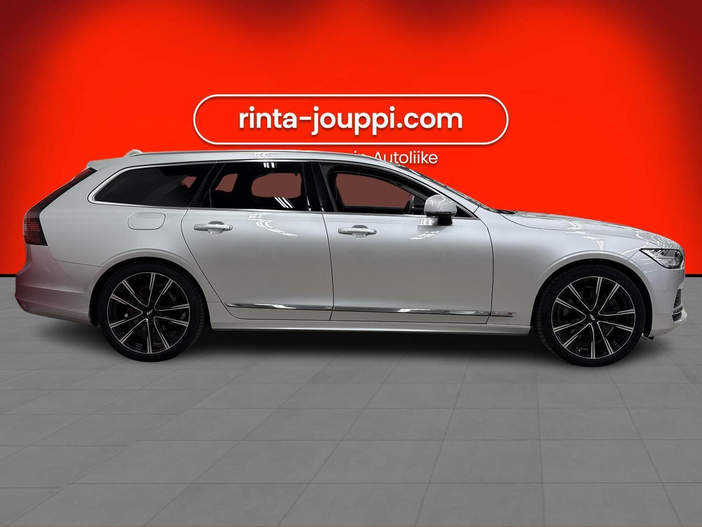 VOLVO V90 2022