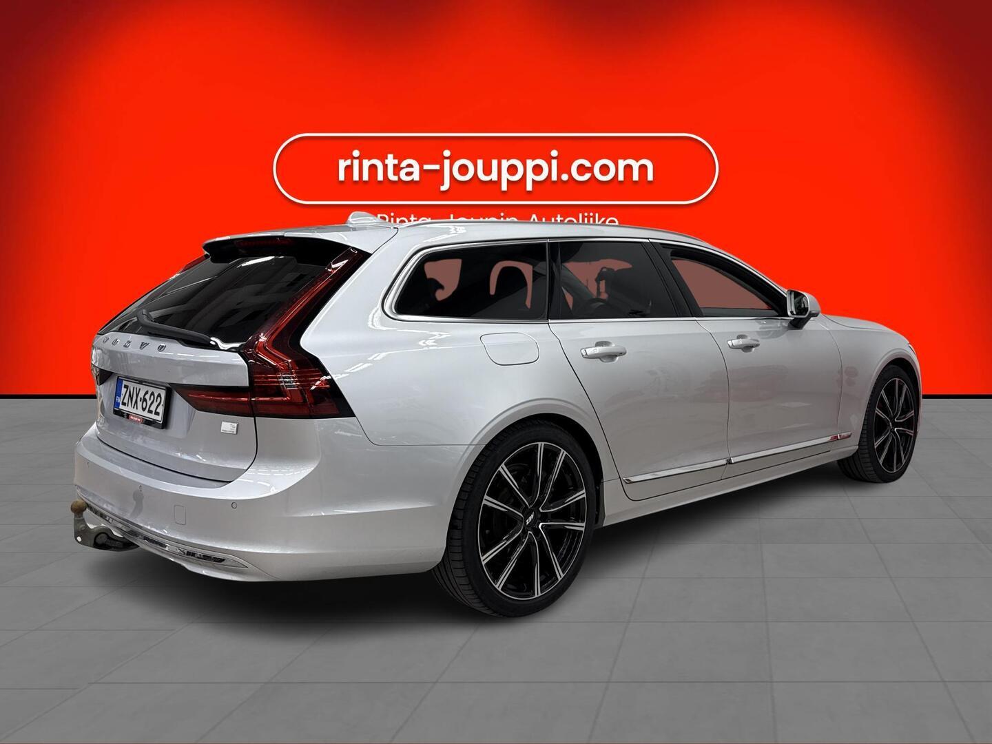 VOLVO V90 2022
