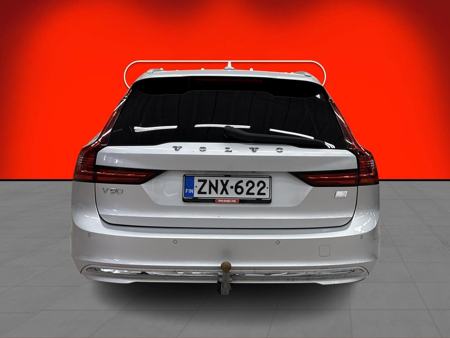 VOLVO V90 2022