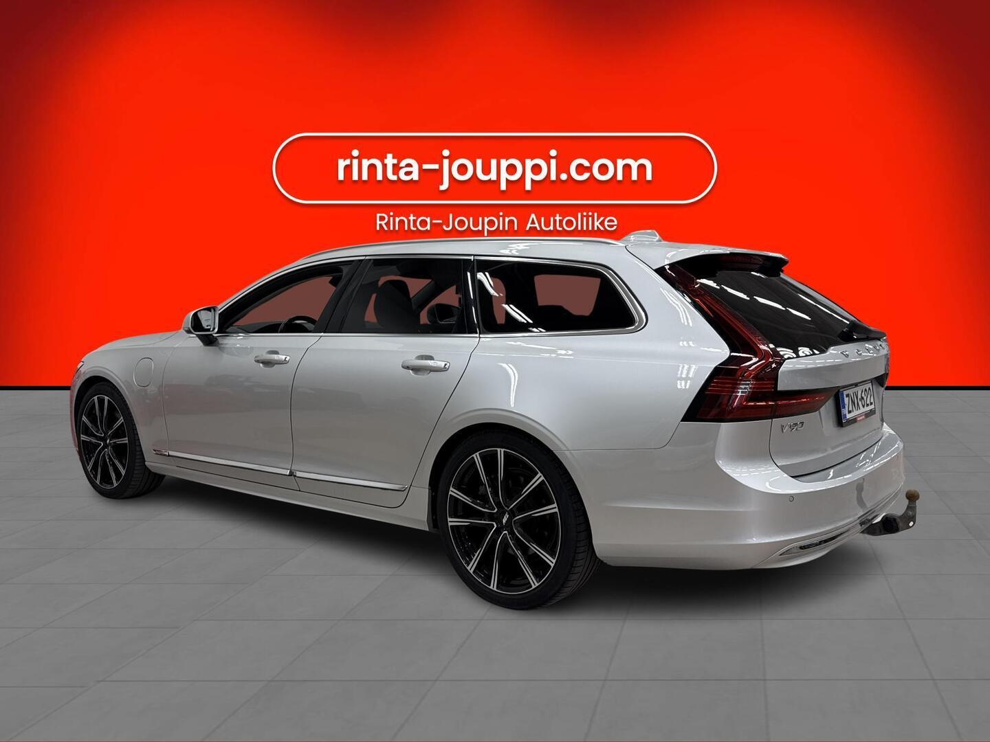 VOLVO V90 2022