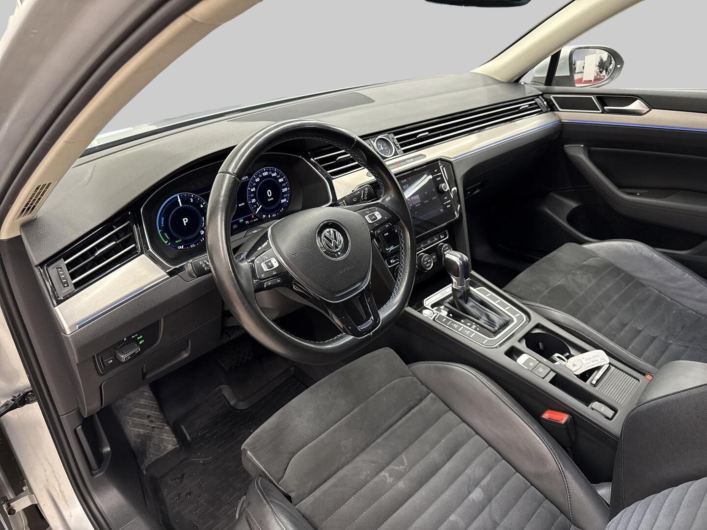 VOLKSWAGEN Passat 2018