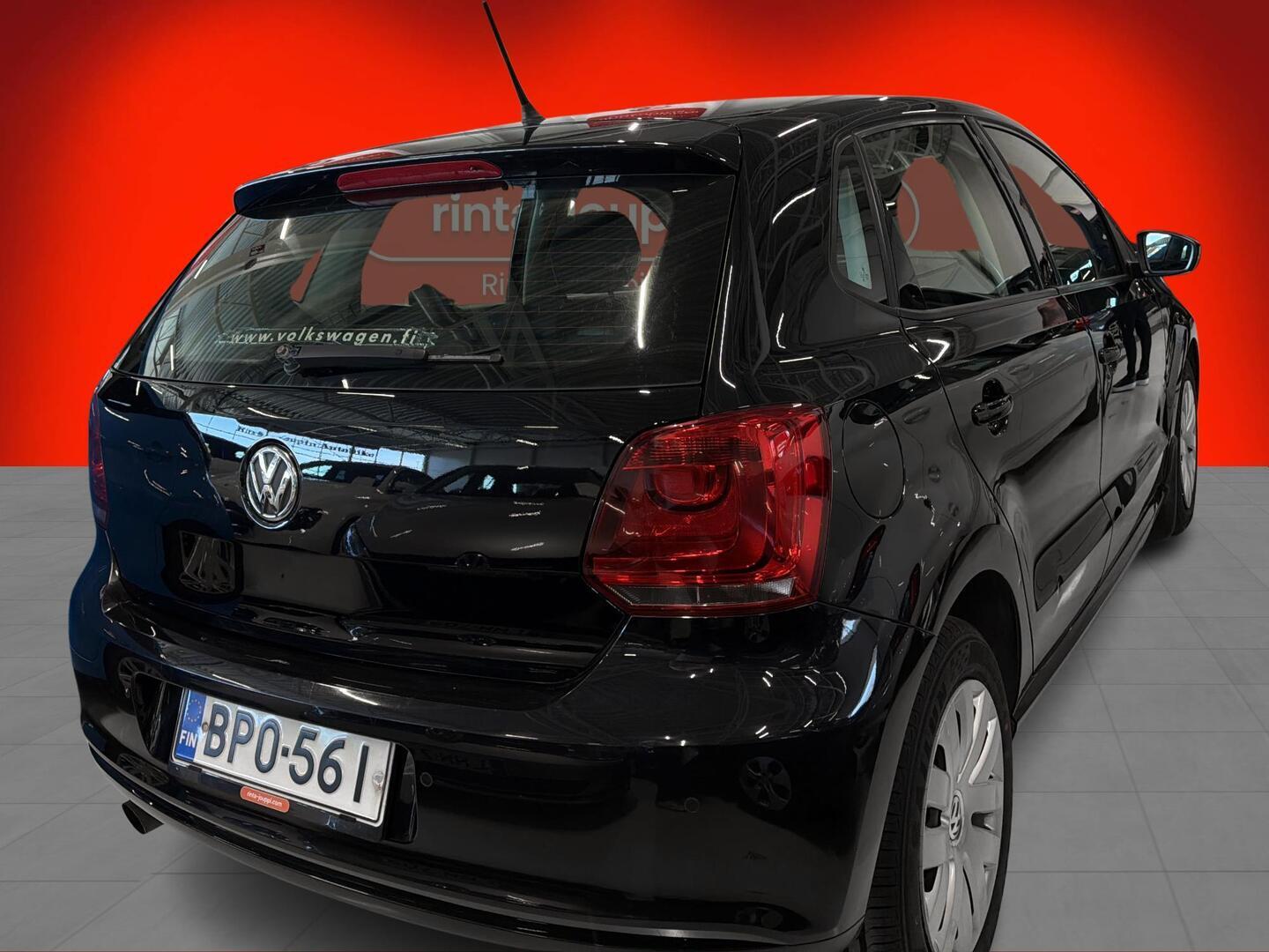 VOLKSWAGEN Polo 2012