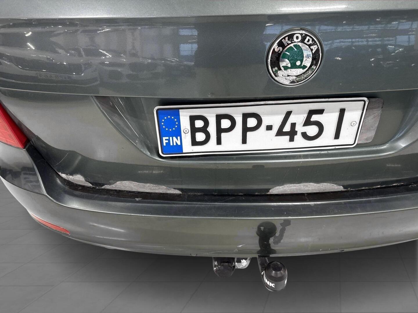 SKODA Superb 2012