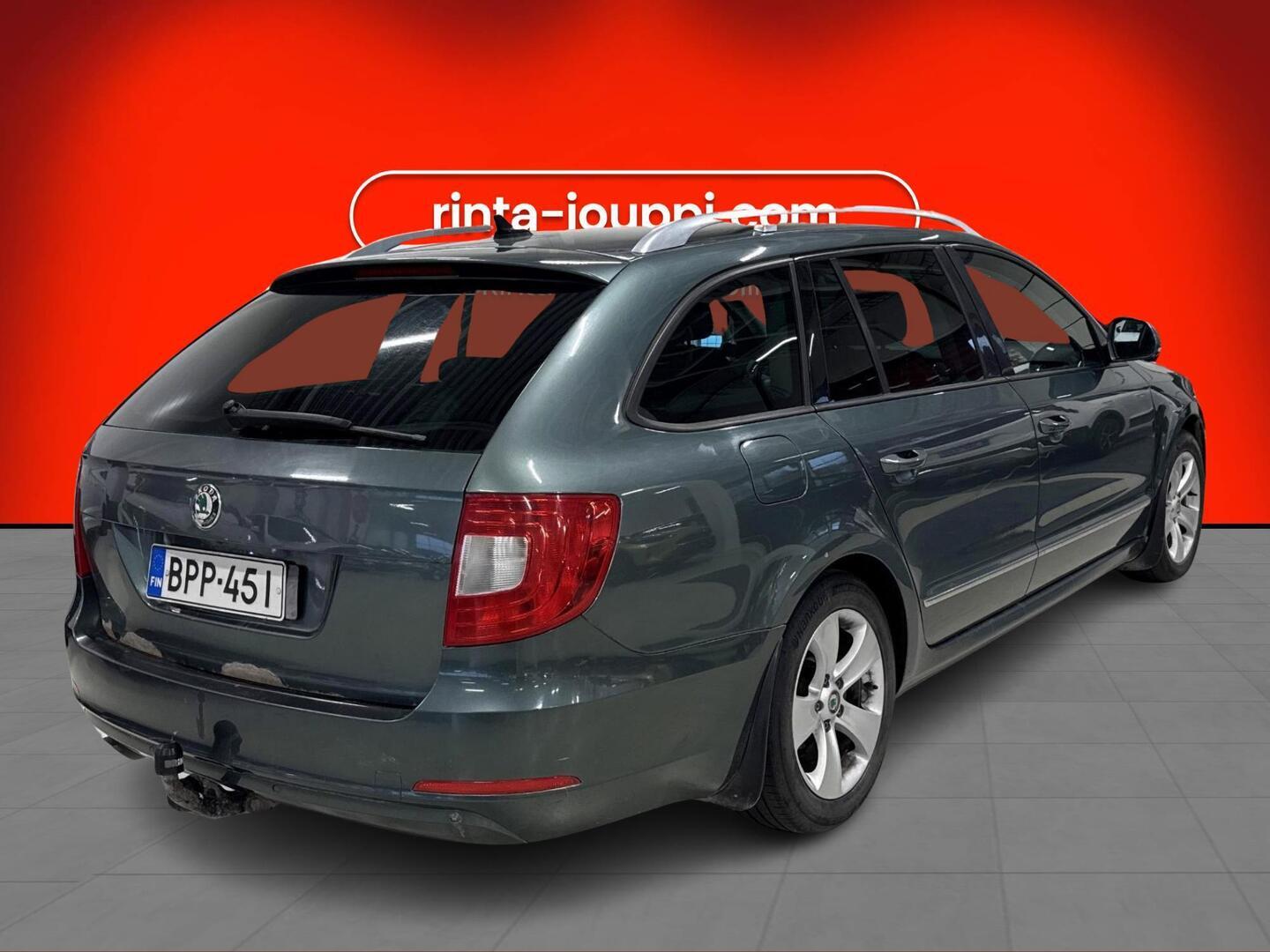 SKODA Superb 2012