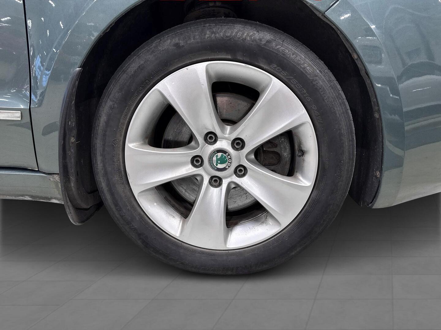 SKODA Superb 2012