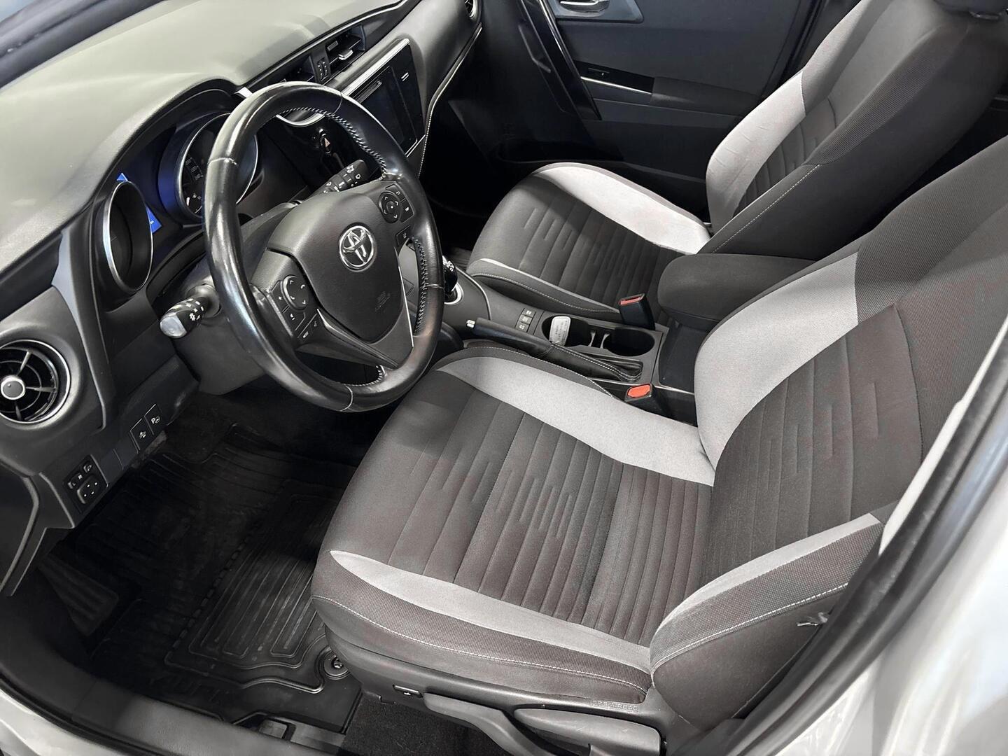 TOYOTA Auris 2017