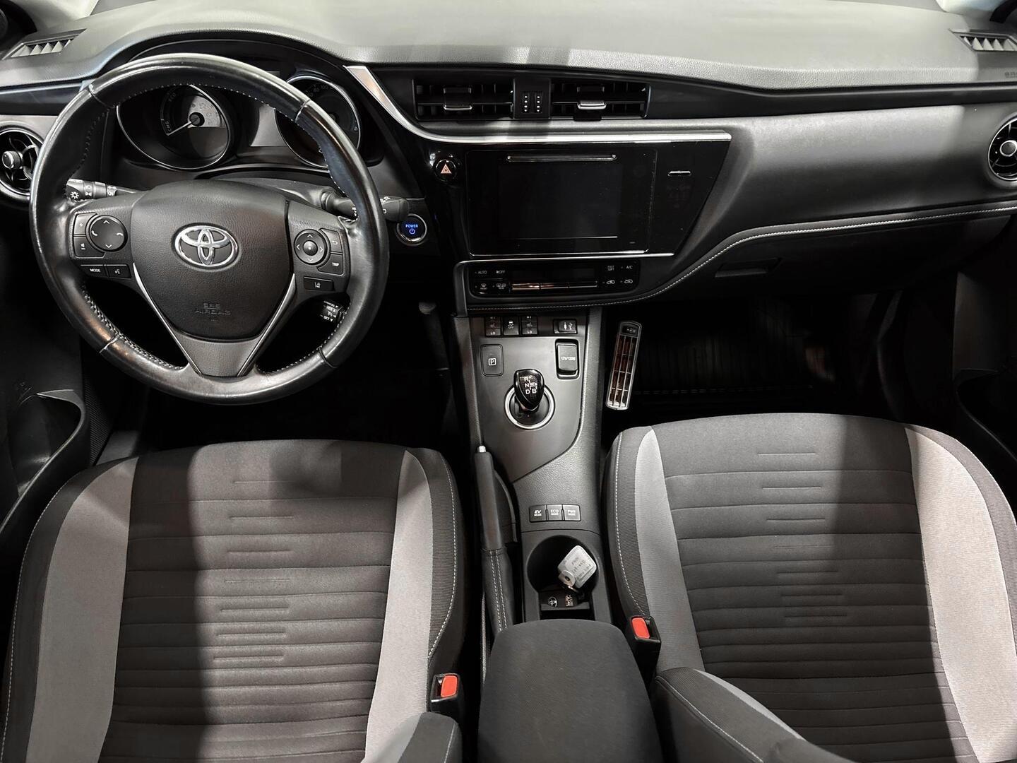 TOYOTA Auris 2017