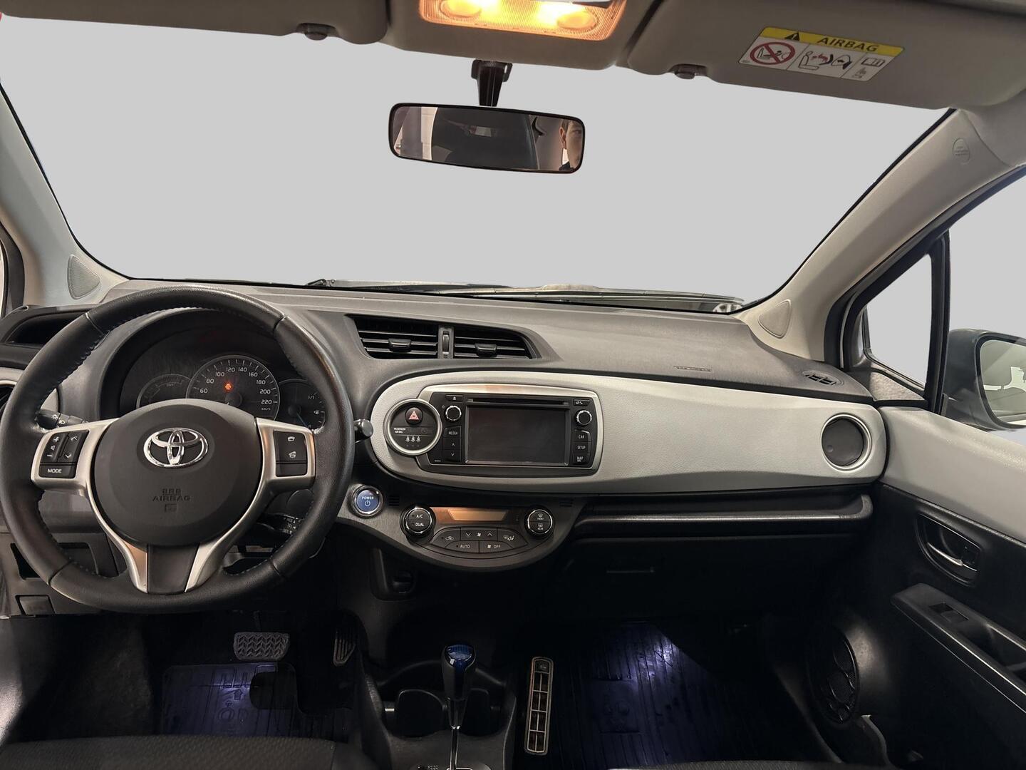 TOYOTA Yaris 2014