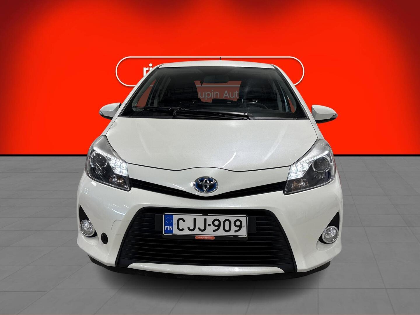 TOYOTA Yaris 2014