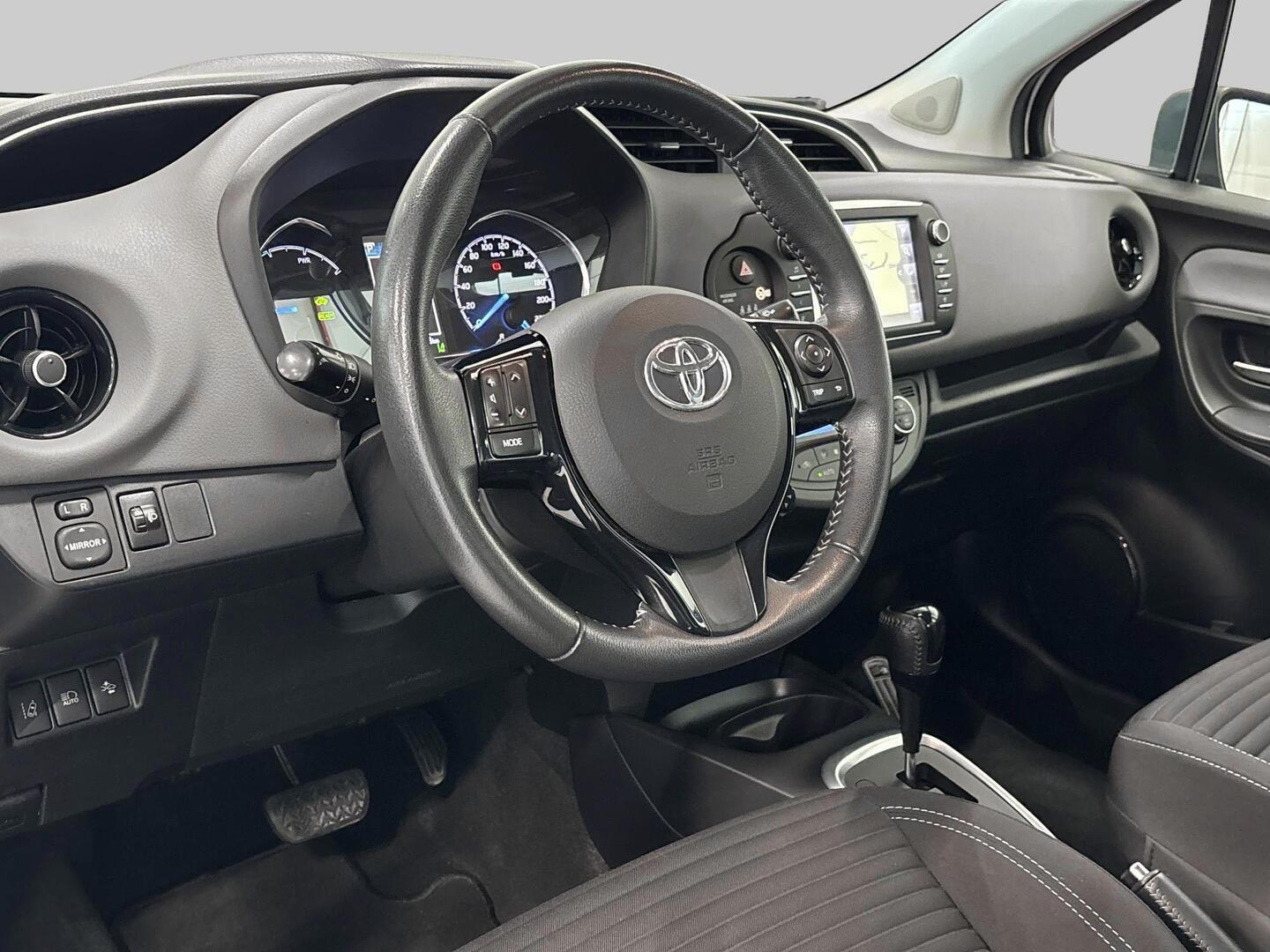 TOYOTA Yaris 2018