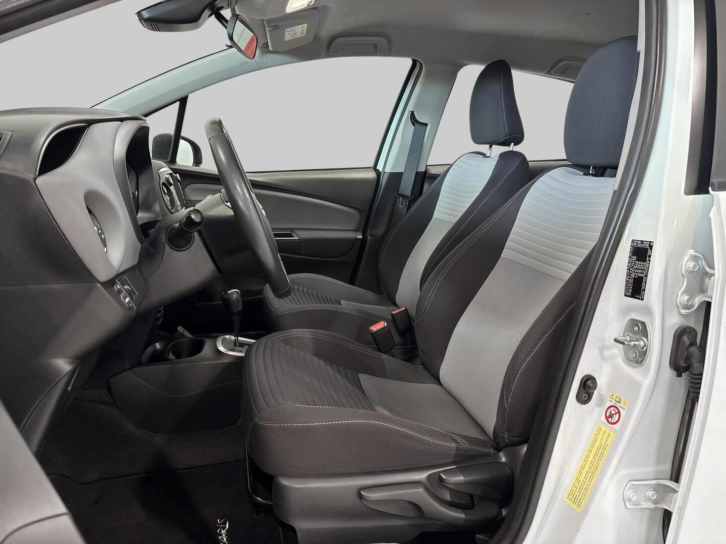 TOYOTA Yaris 2018