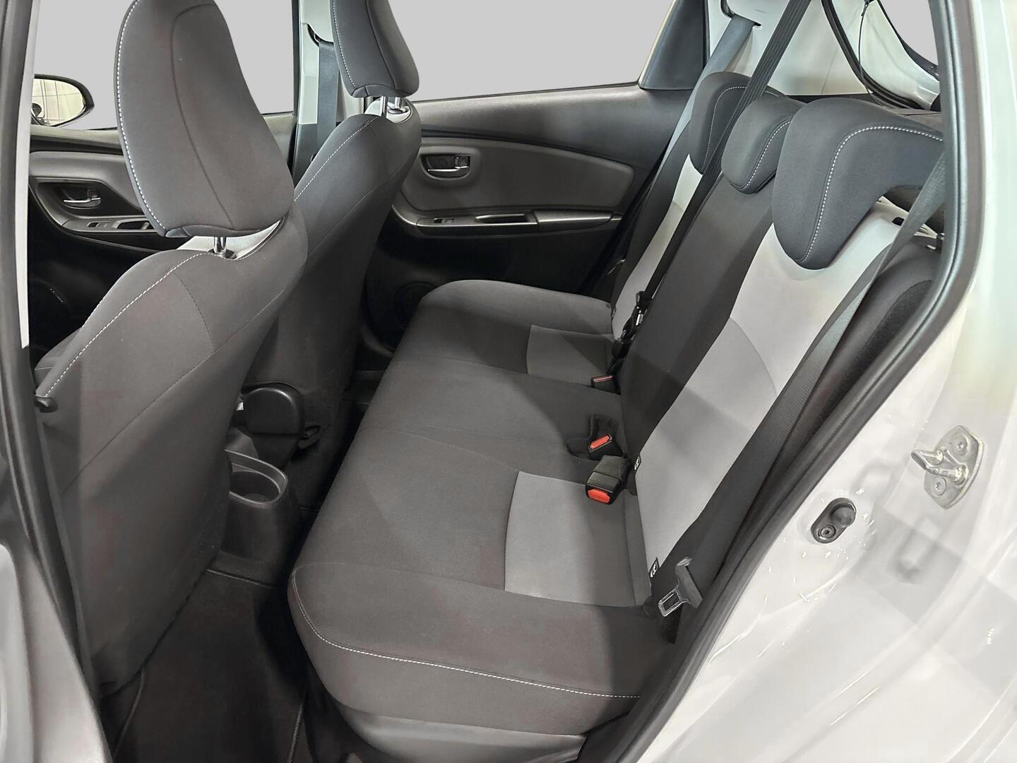 TOYOTA Yaris 2018