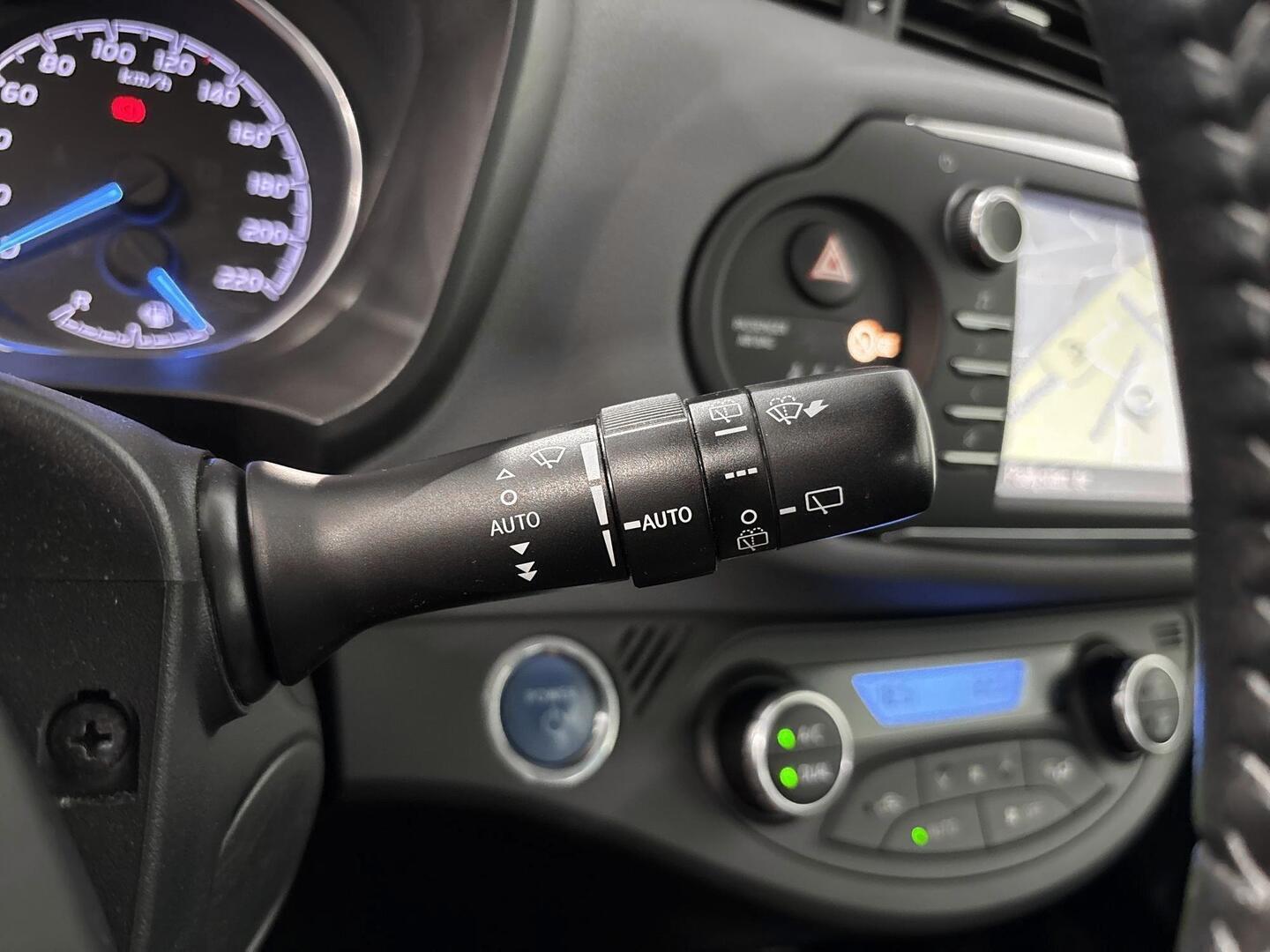TOYOTA Yaris 2018