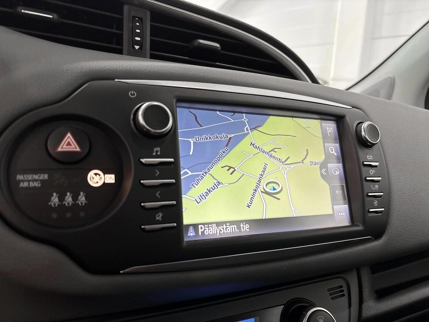 TOYOTA Yaris 2018