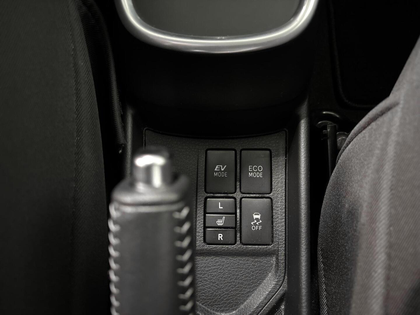 TOYOTA Yaris 2018
