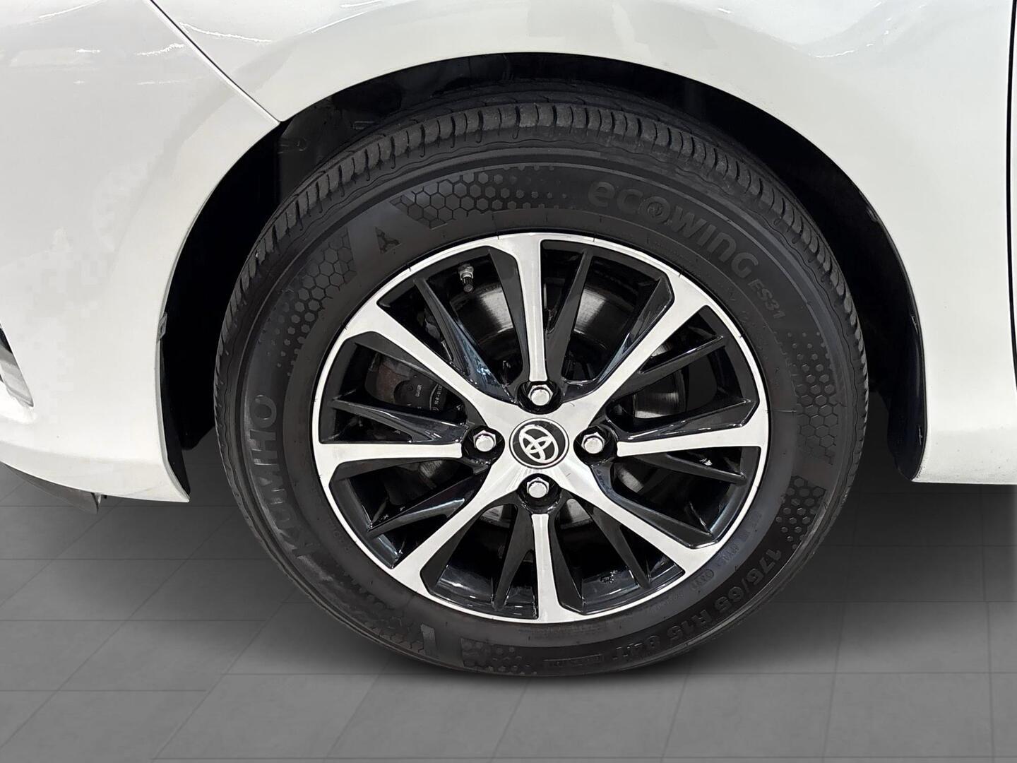TOYOTA Yaris 2018