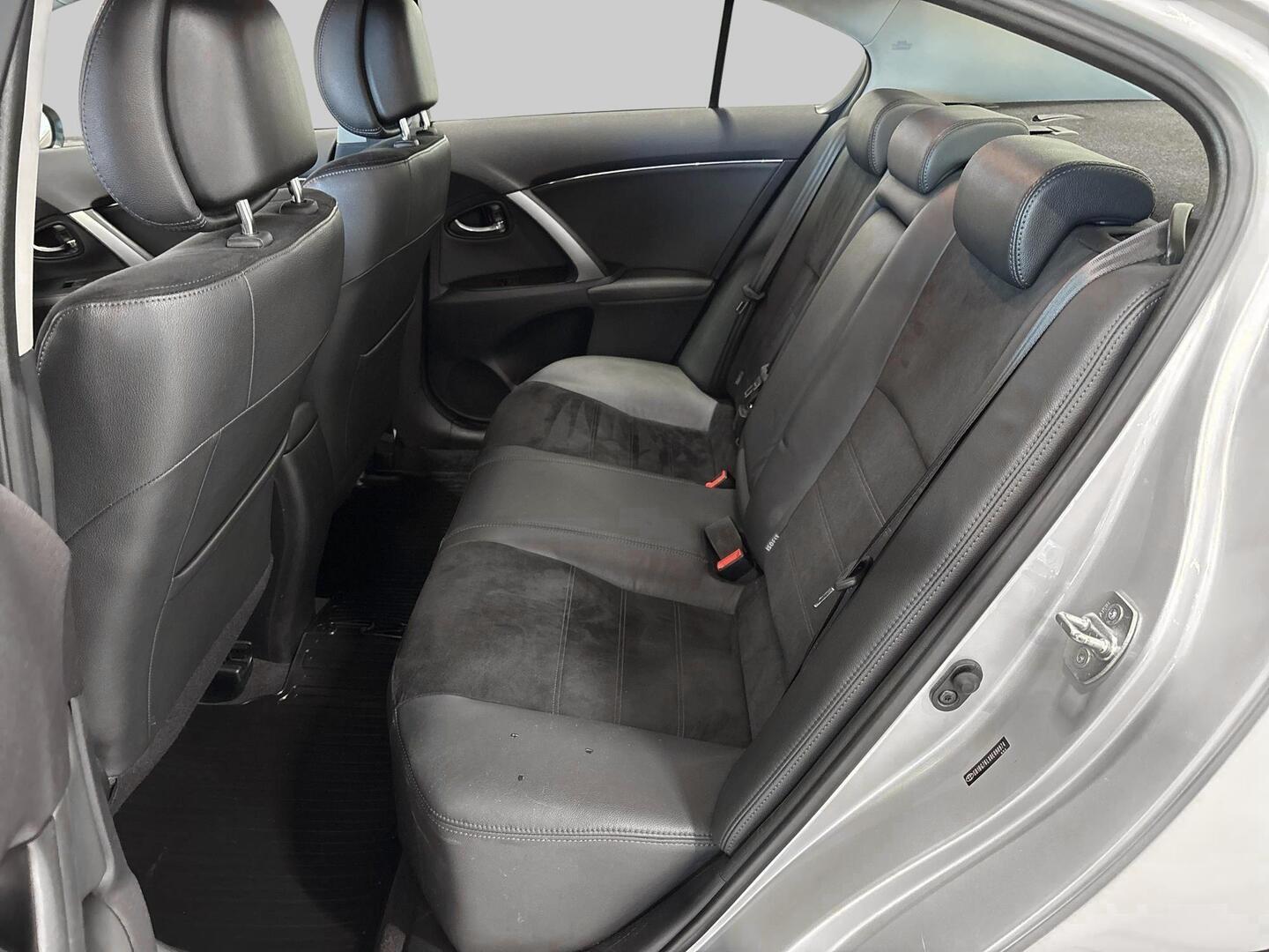 TOYOTA Avensis 2013