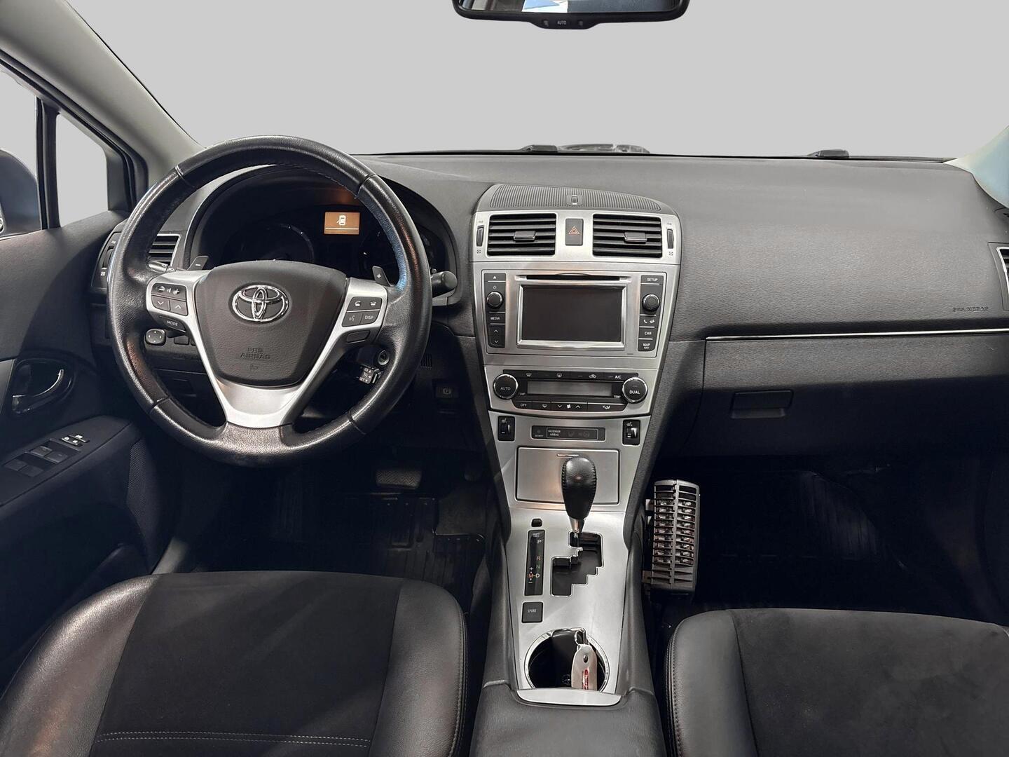 TOYOTA Avensis 2013