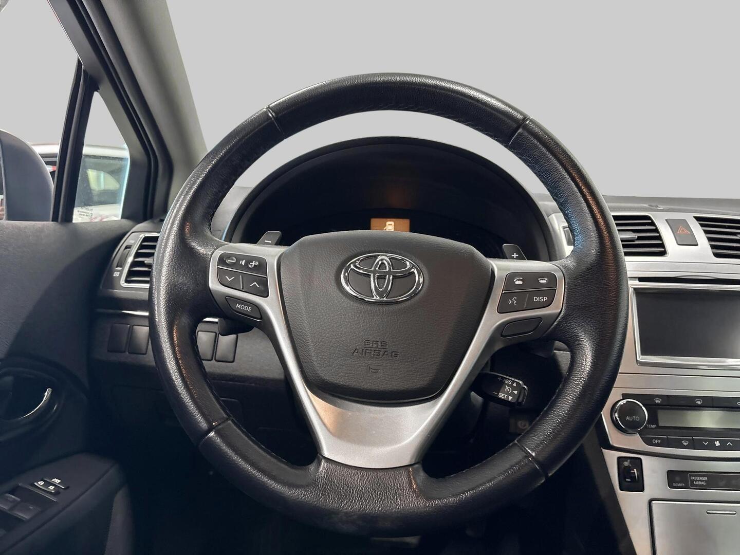 TOYOTA Avensis 2013