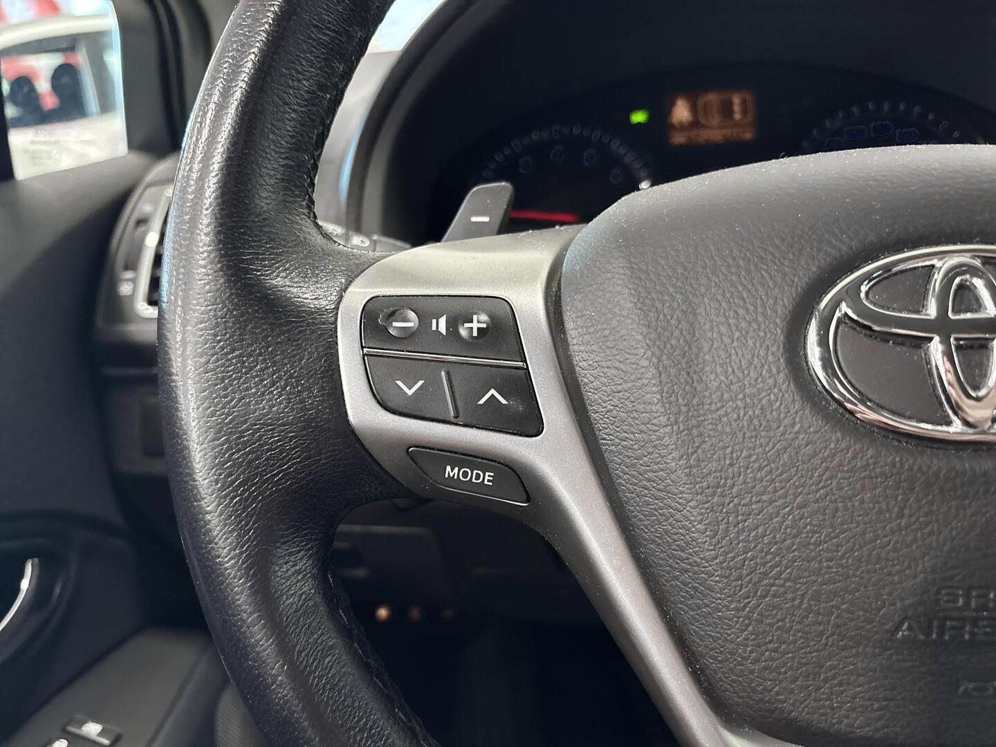 TOYOTA Avensis 2013