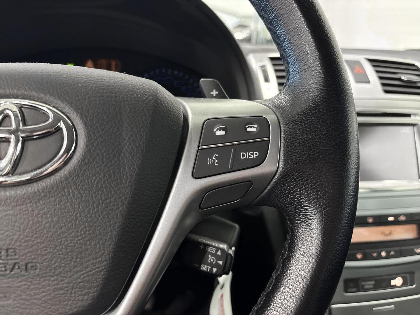 TOYOTA Avensis 2013