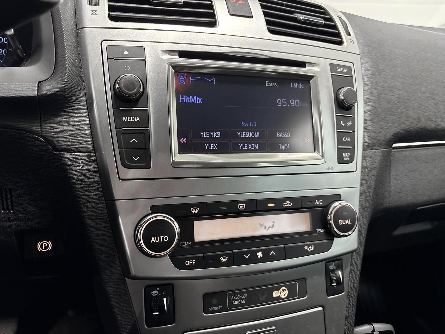 TOYOTA Avensis 2013