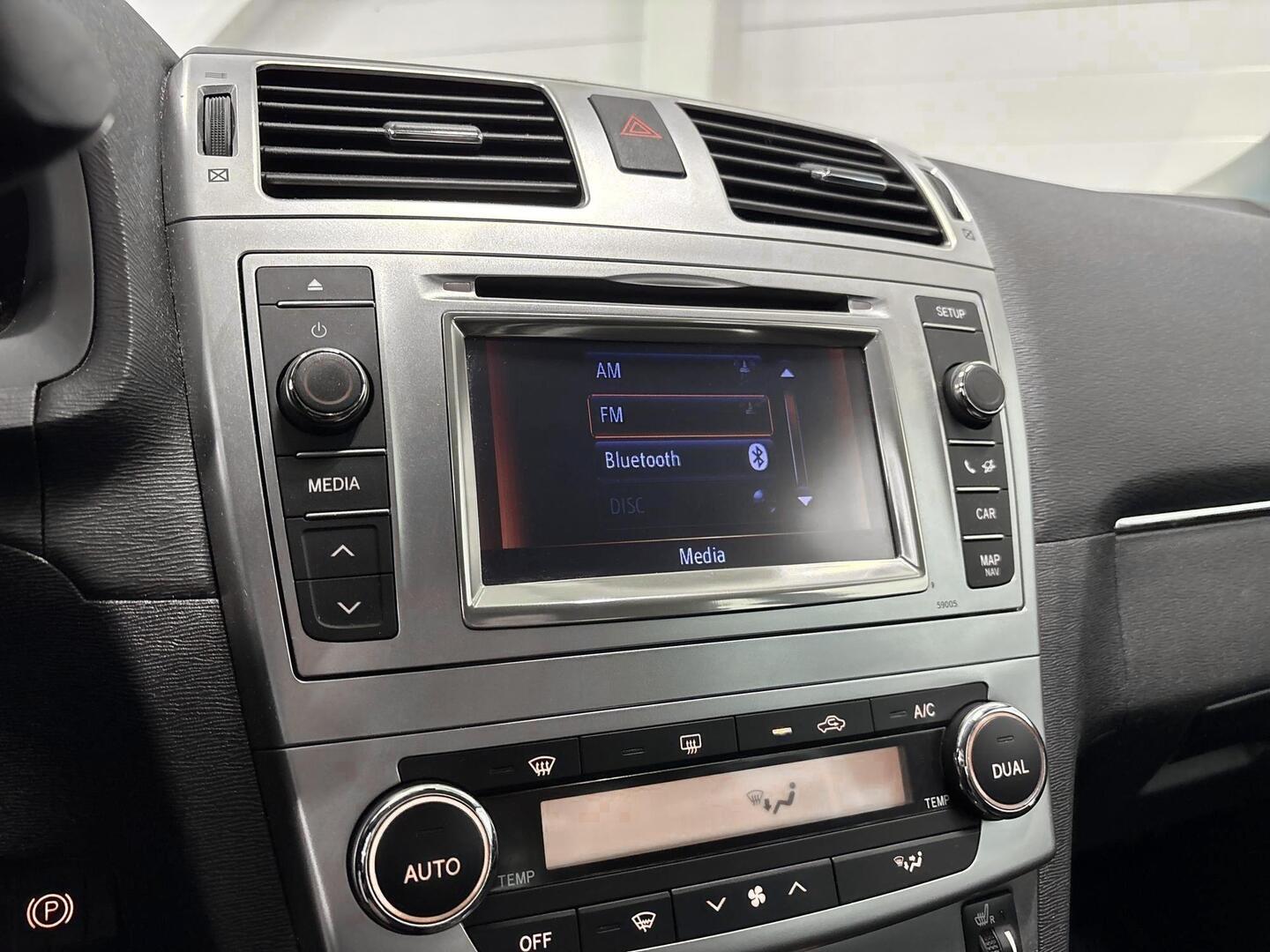 TOYOTA Avensis 2013