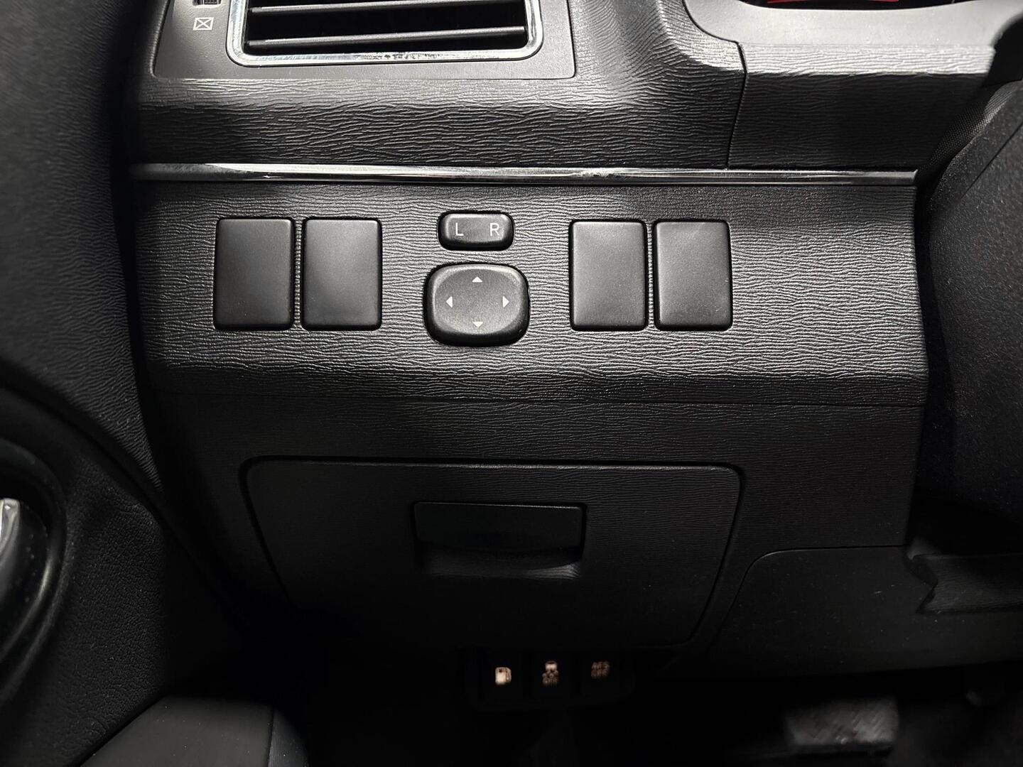 TOYOTA Avensis 2013
