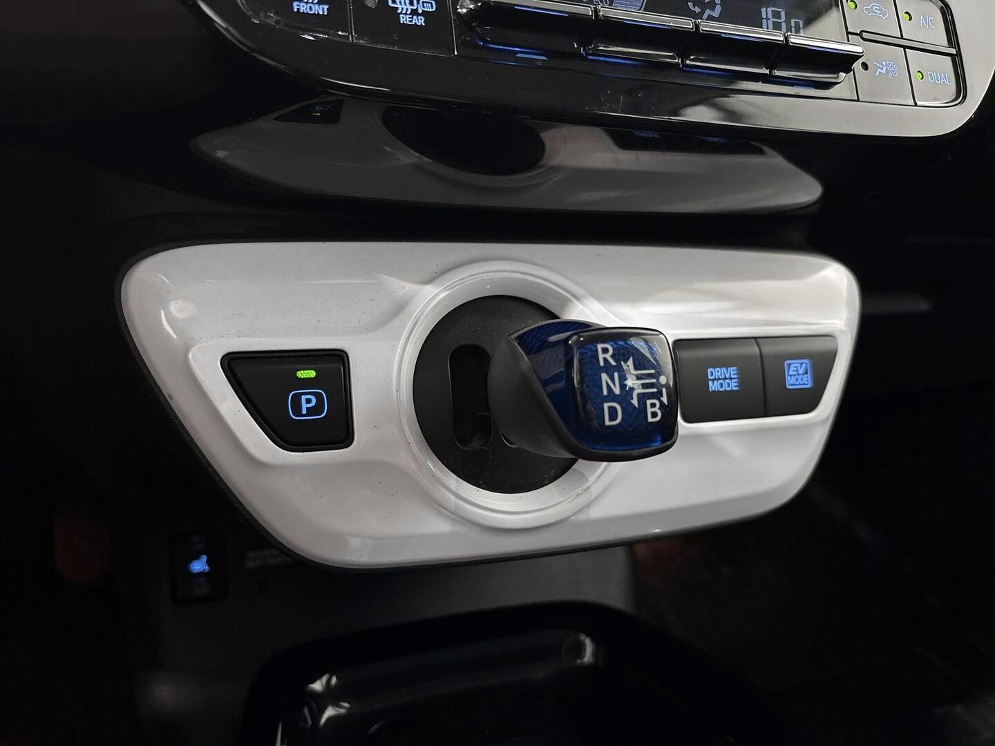 TOYOTA Prius 2017
