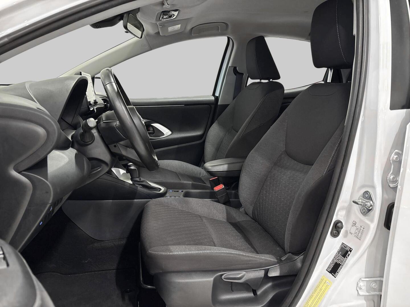 TOYOTA Yaris 2023