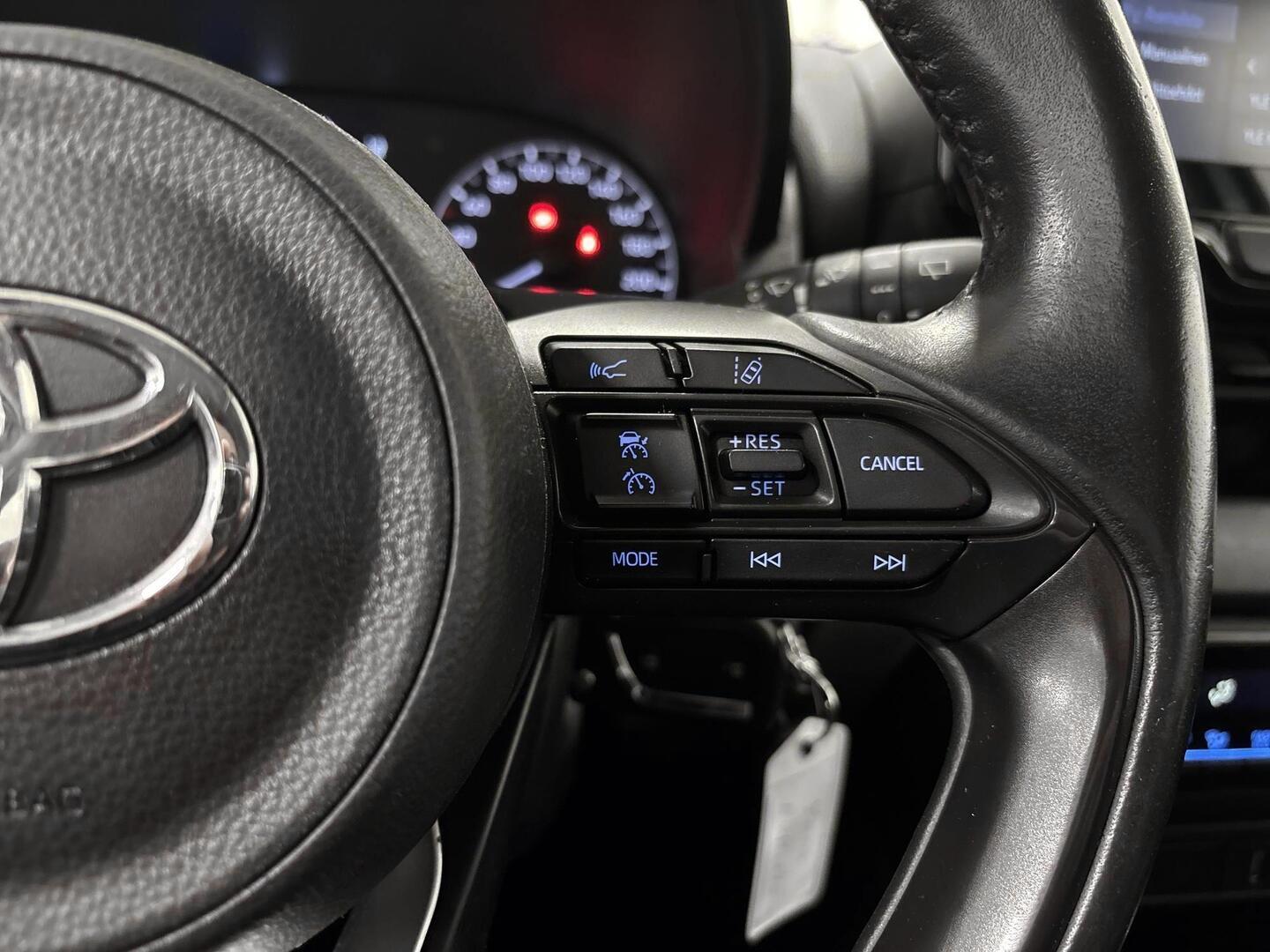 TOYOTA Yaris 2023
