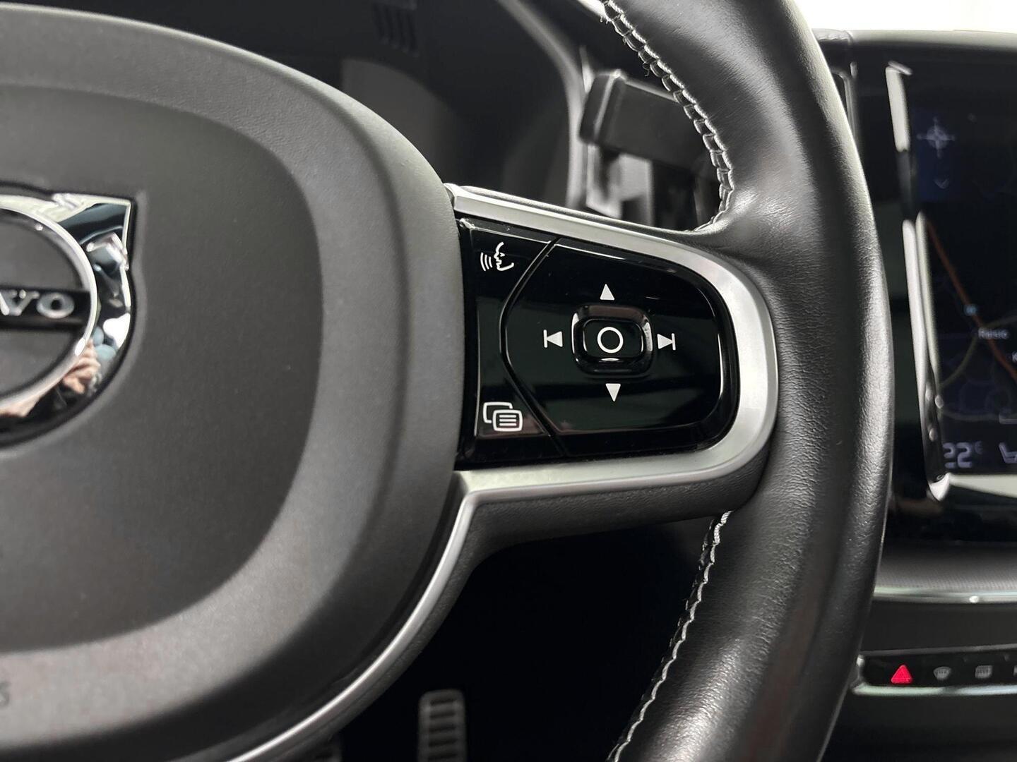 VOLVO XC60 2021