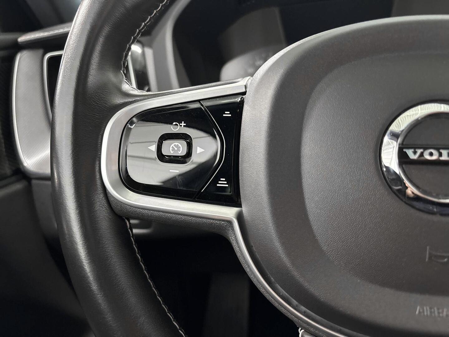 VOLVO XC60 2021