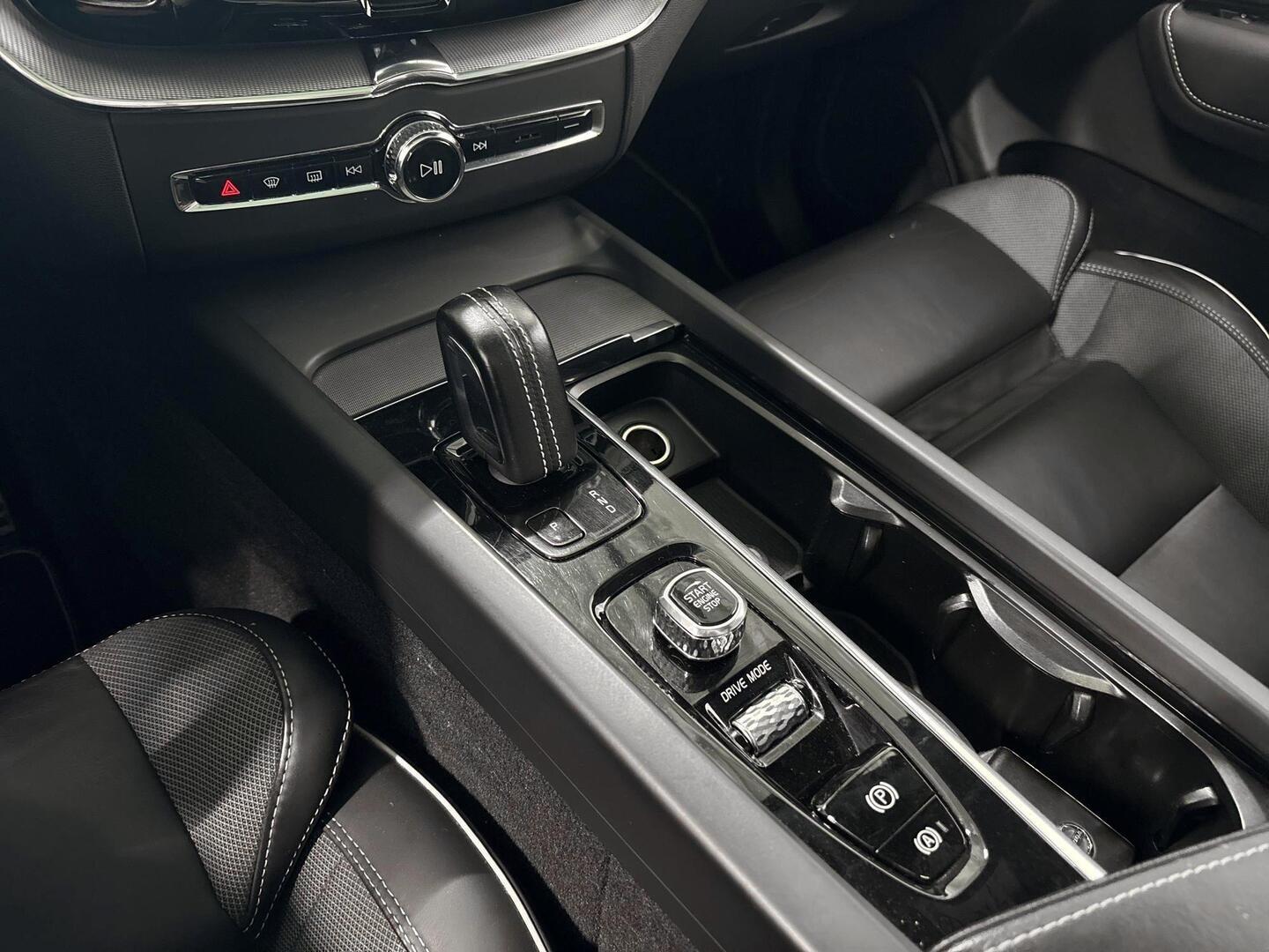 VOLVO XC60 2021
