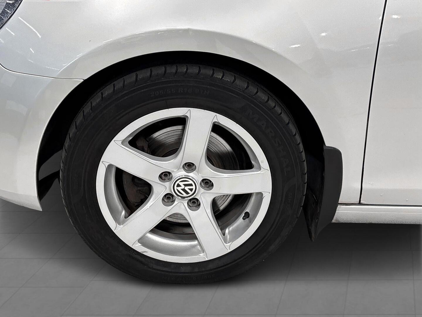 VOLKSWAGEN Golf 2009