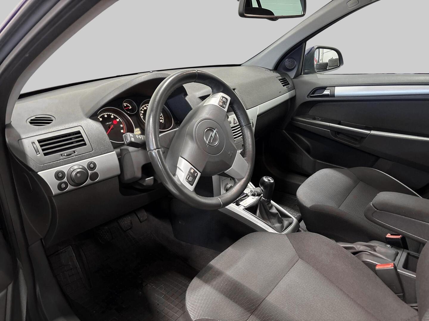 OPEL Astra 2010