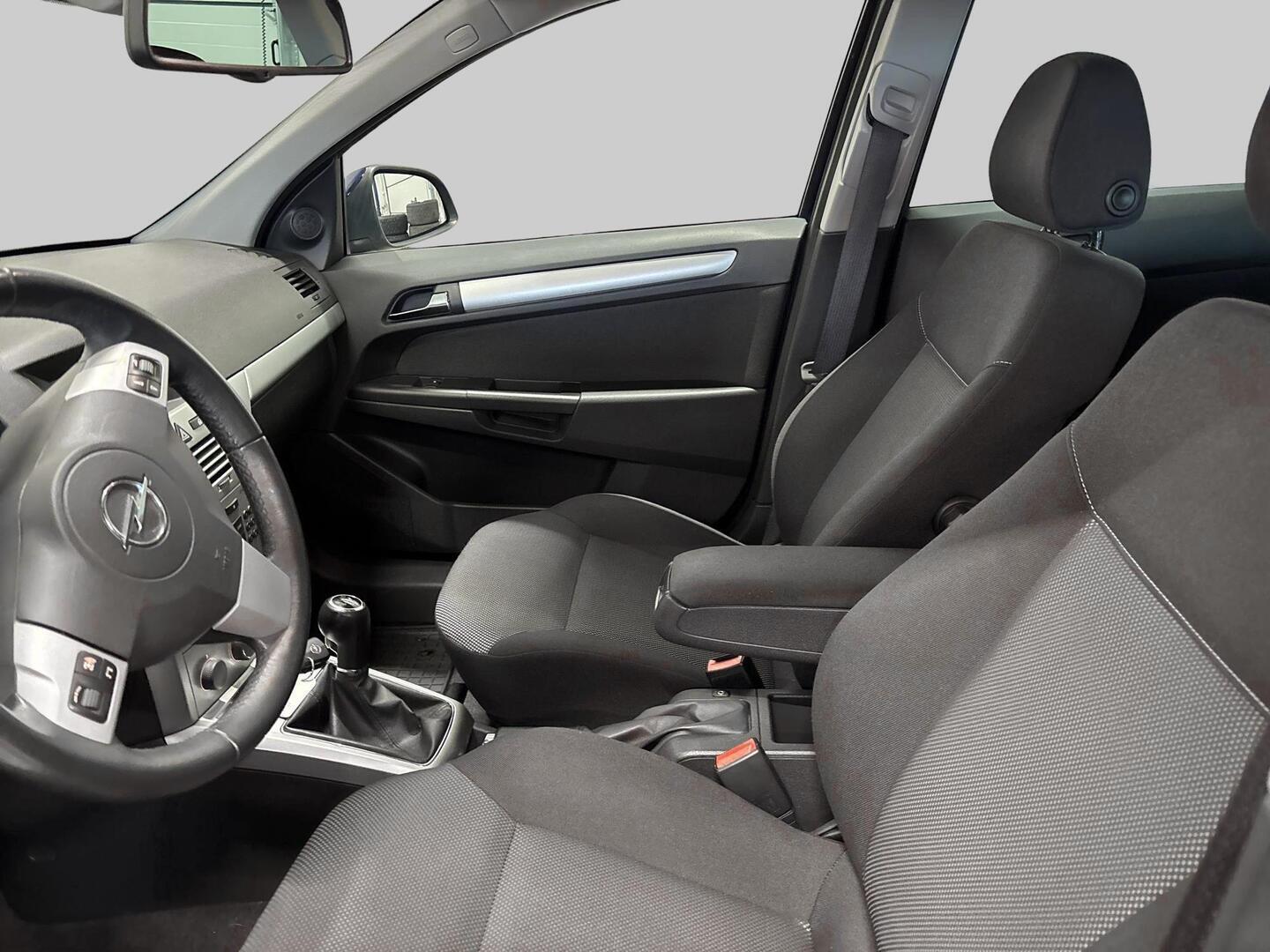 OPEL Astra 2010