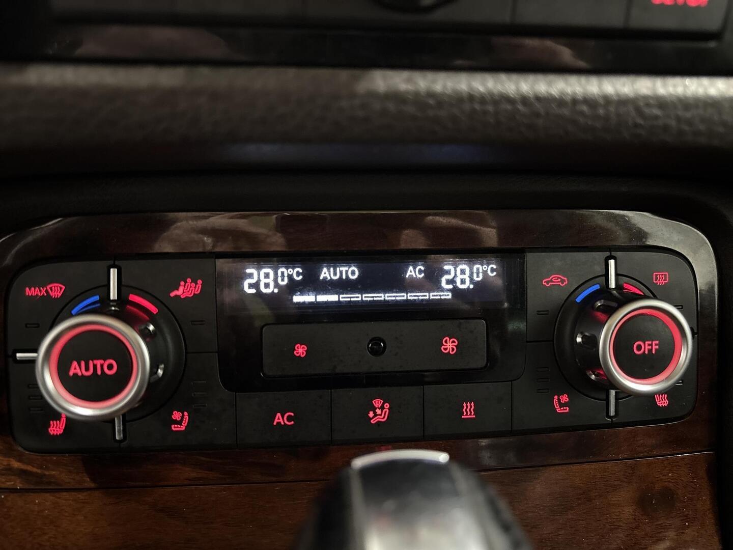 VOLKSWAGEN Touareg 2010