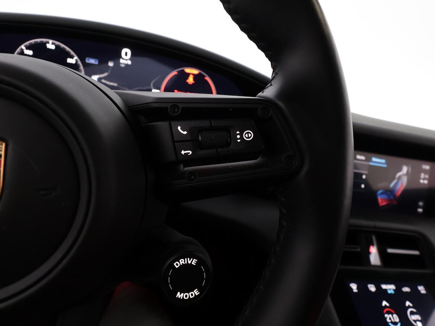 PORSCHE TAYCAN 2023