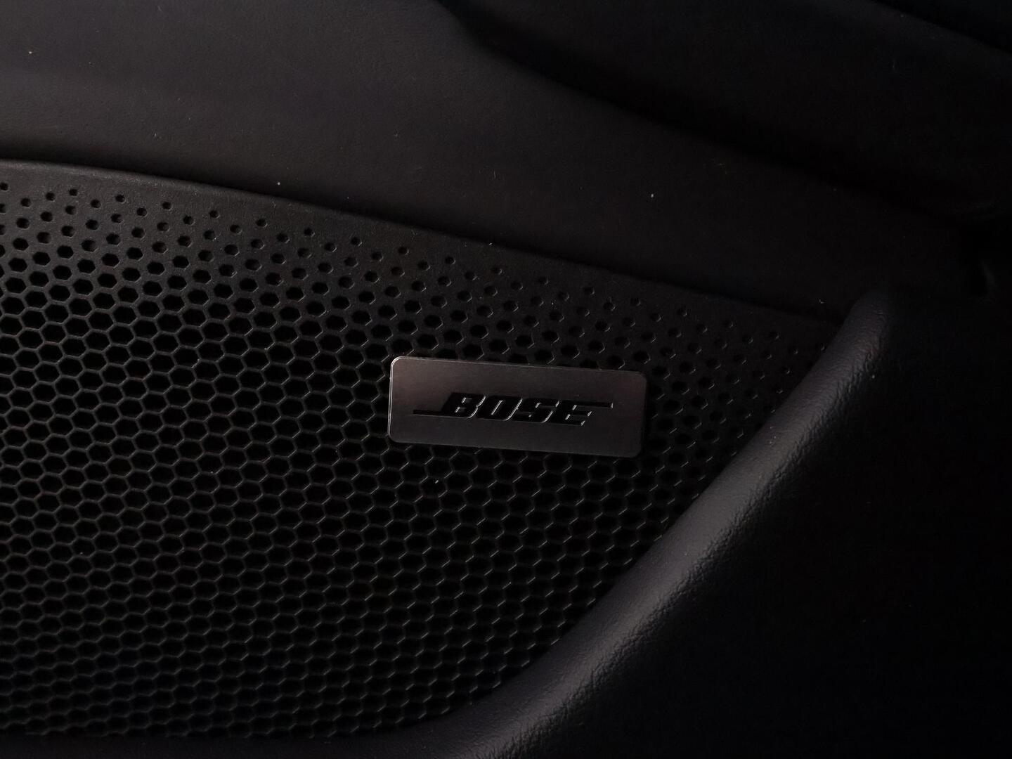PORSCHE TAYCAN 2023