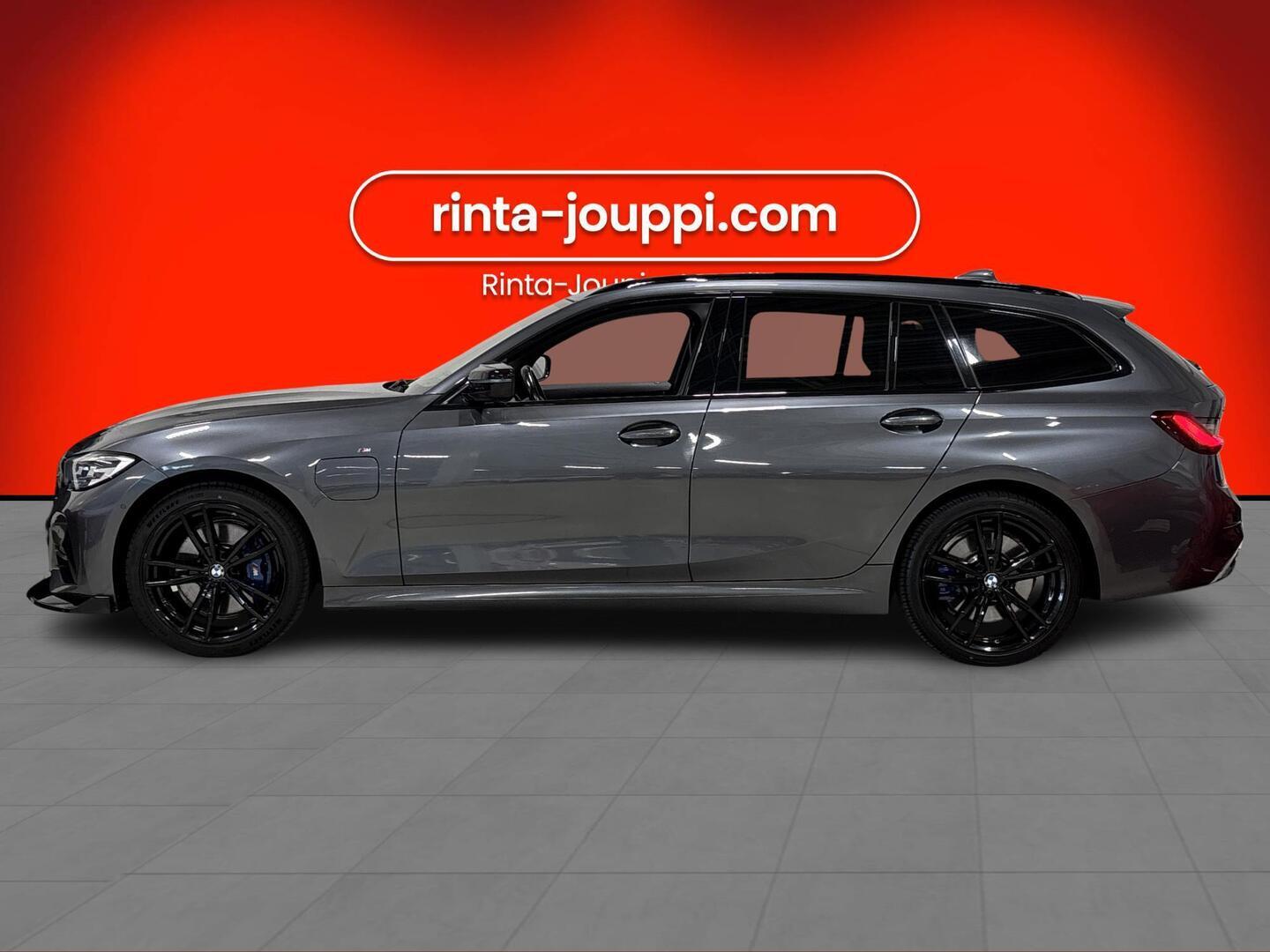 BMW 330 2021