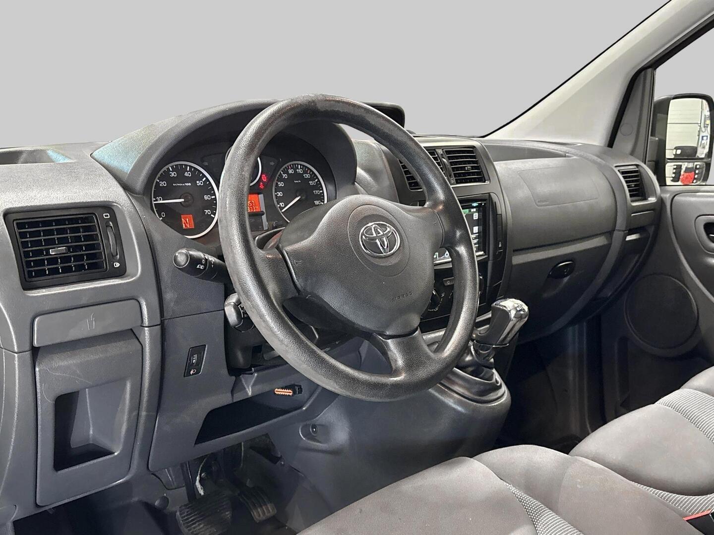 TOYOTA Proace 2016