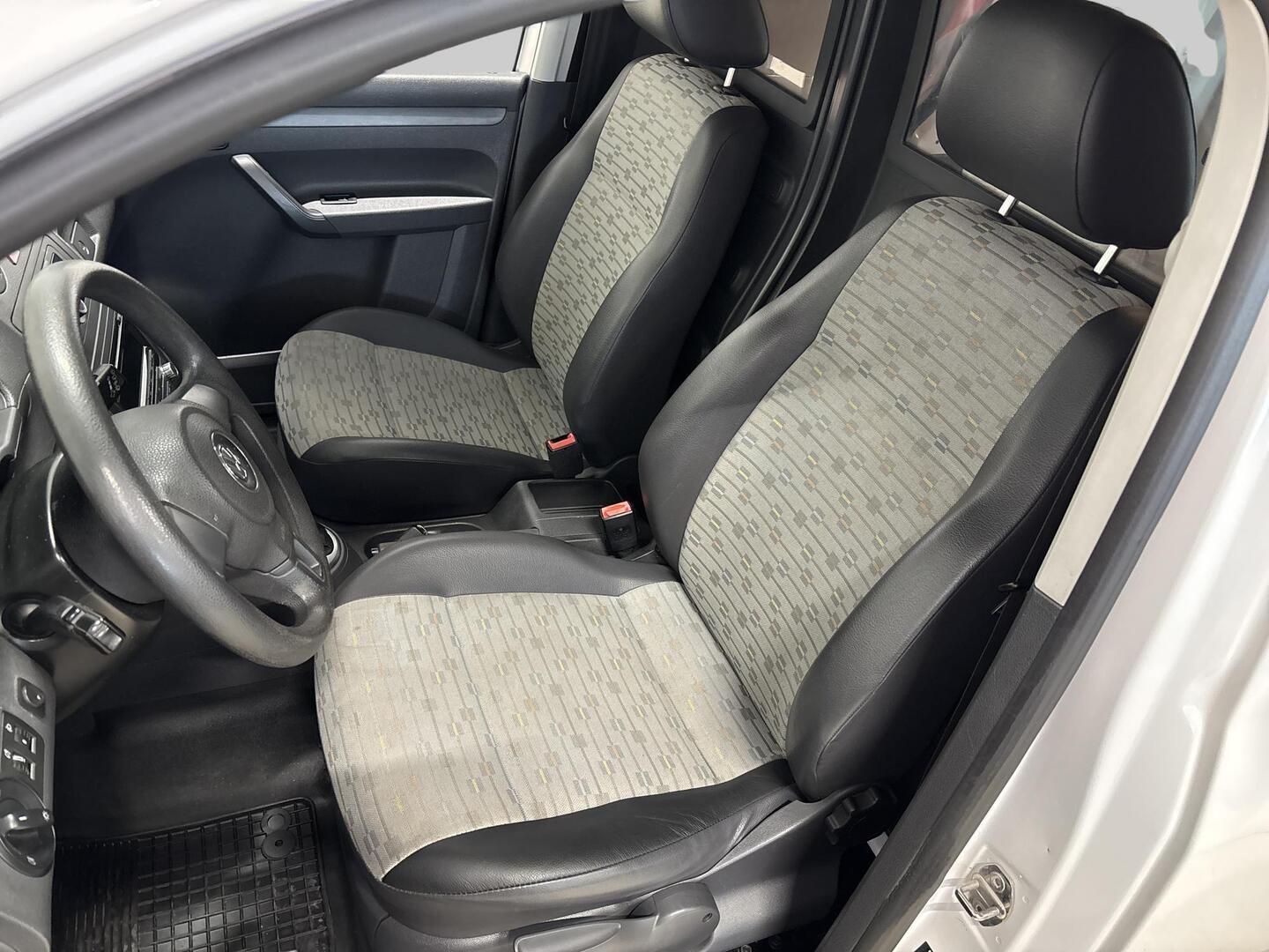 VOLKSWAGEN Caddy 2011